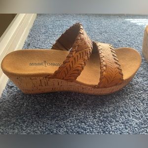 Minnetonka Wedges: Size 8
